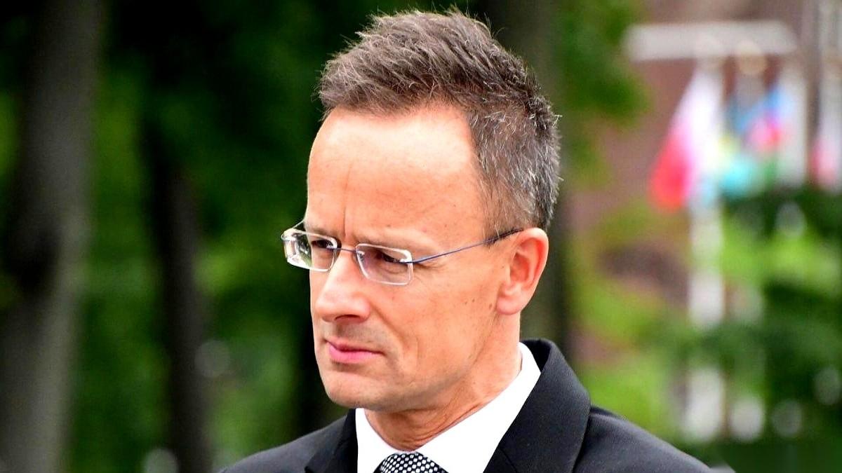 德国总理前脚刚指着匈牙利的鼻子骂：“你作为欧盟成员，跑去见普京，经过我同意了吗？