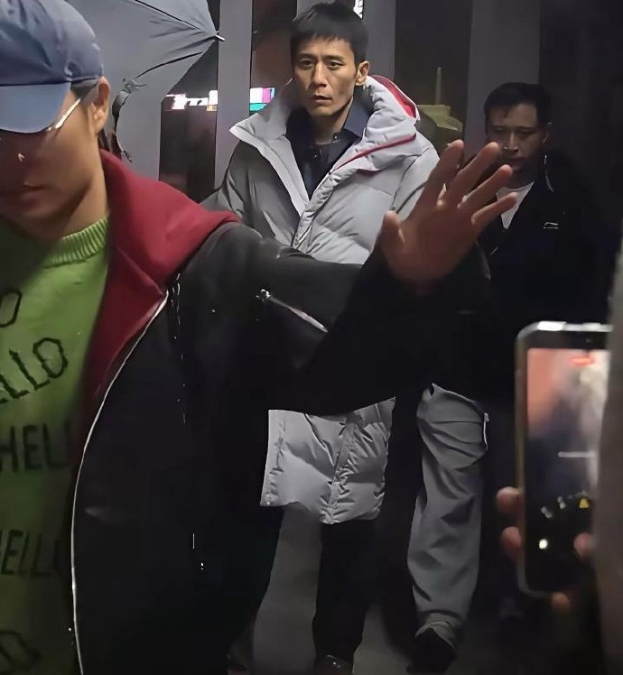 刘烨瘦的太吓人了，这大个子，瘦的脸上没有肉，真是为了演戏太拼了。虽然演员不是9