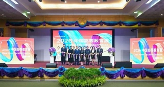 看完曼谷这场中国高校展，我更想问一句：我们真富裕到"对外阔气、对内精算"的地步了