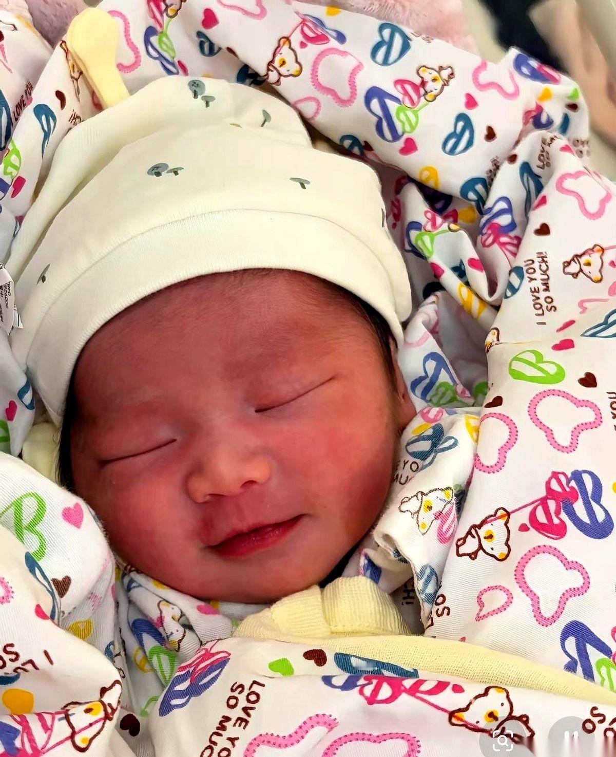 “还是个女儿，养不起了，送人吧。”男人一句话，砸在刚生完孩子两天的我姐身上。她