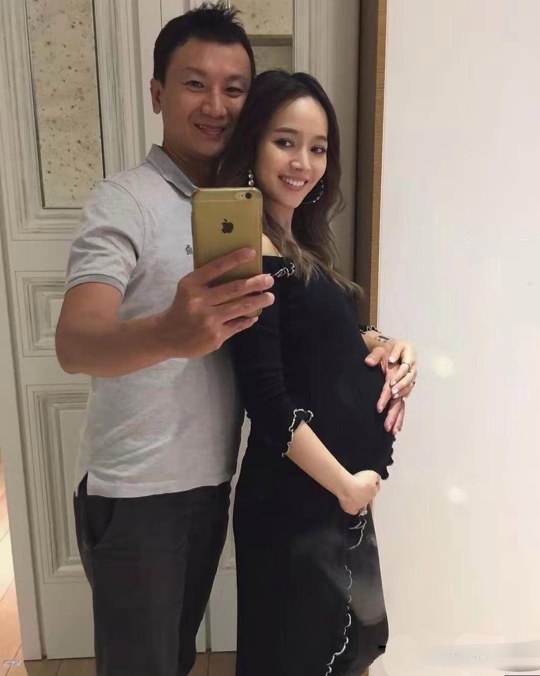 40多岁的侯佩岑仍在努力生娃！只是她的老公太路人甲了，连生两个路人甲儿子，白瞎了