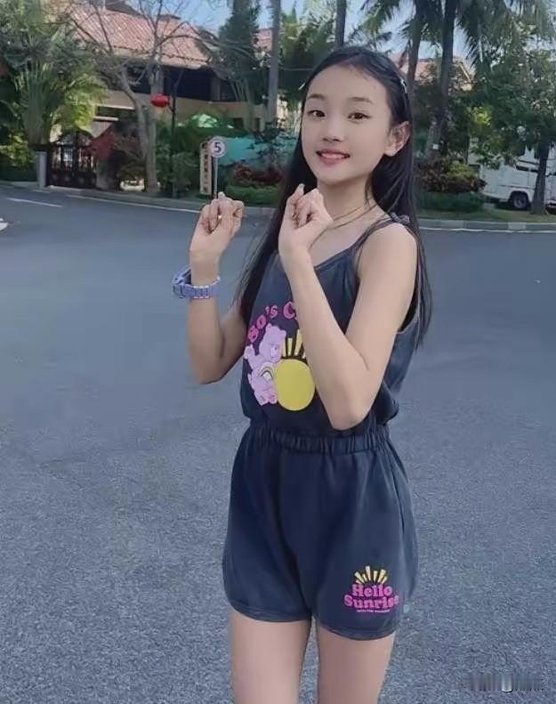 汤唯10岁女儿正脸首曝光！复刻妈妈清冷骨相，46岁高龄喜怀二胎太幸福娱乐圈