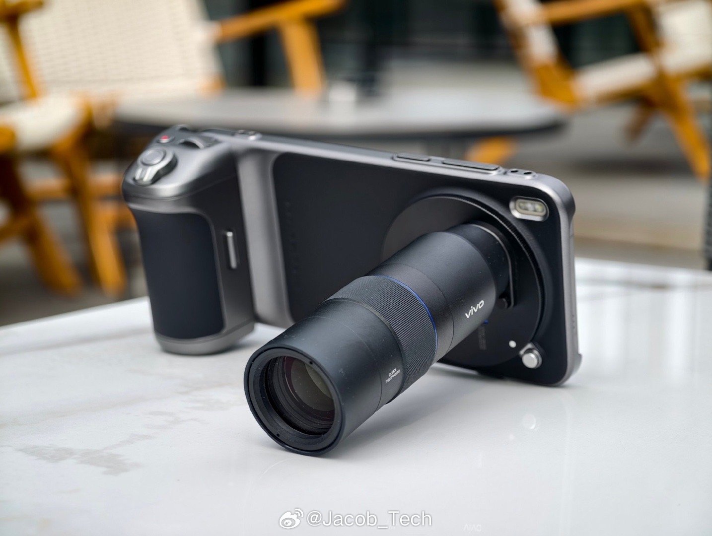 好啦vivoX300Ultra这次的主摄跟长焦都是2亿像素的传感器，那影像能