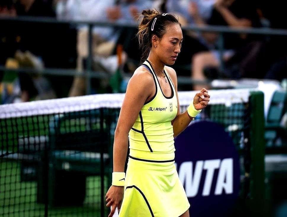 别急着骂她“忘恩负义”。郑钦文取关合作五年的功勋教练，简介换成尼采名言，新教