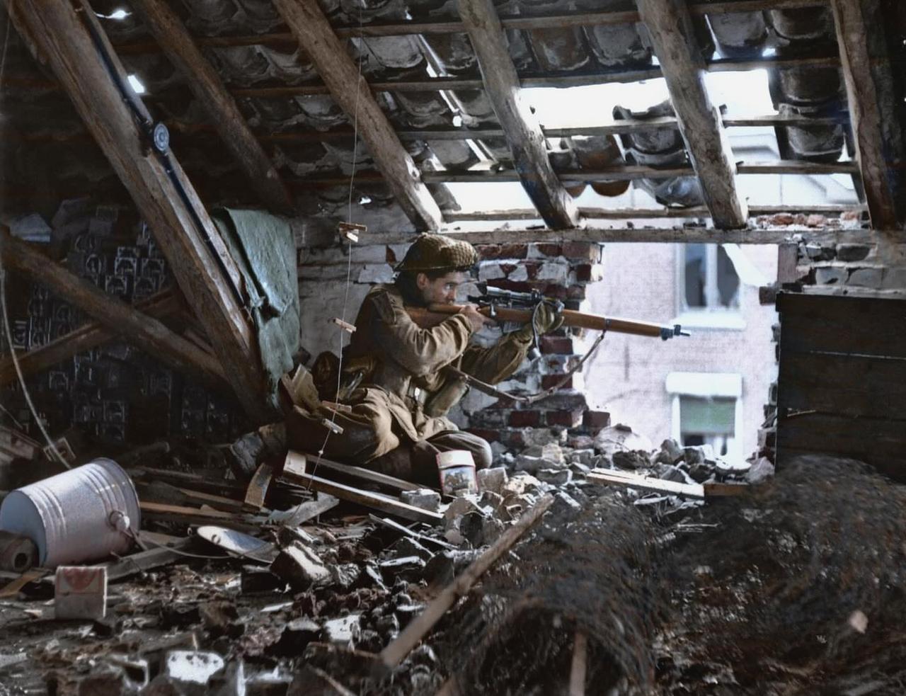 1945年2月14日，在荷兰根纳普，一名隶属于英国陆军第51高地师黑卫队第5营的