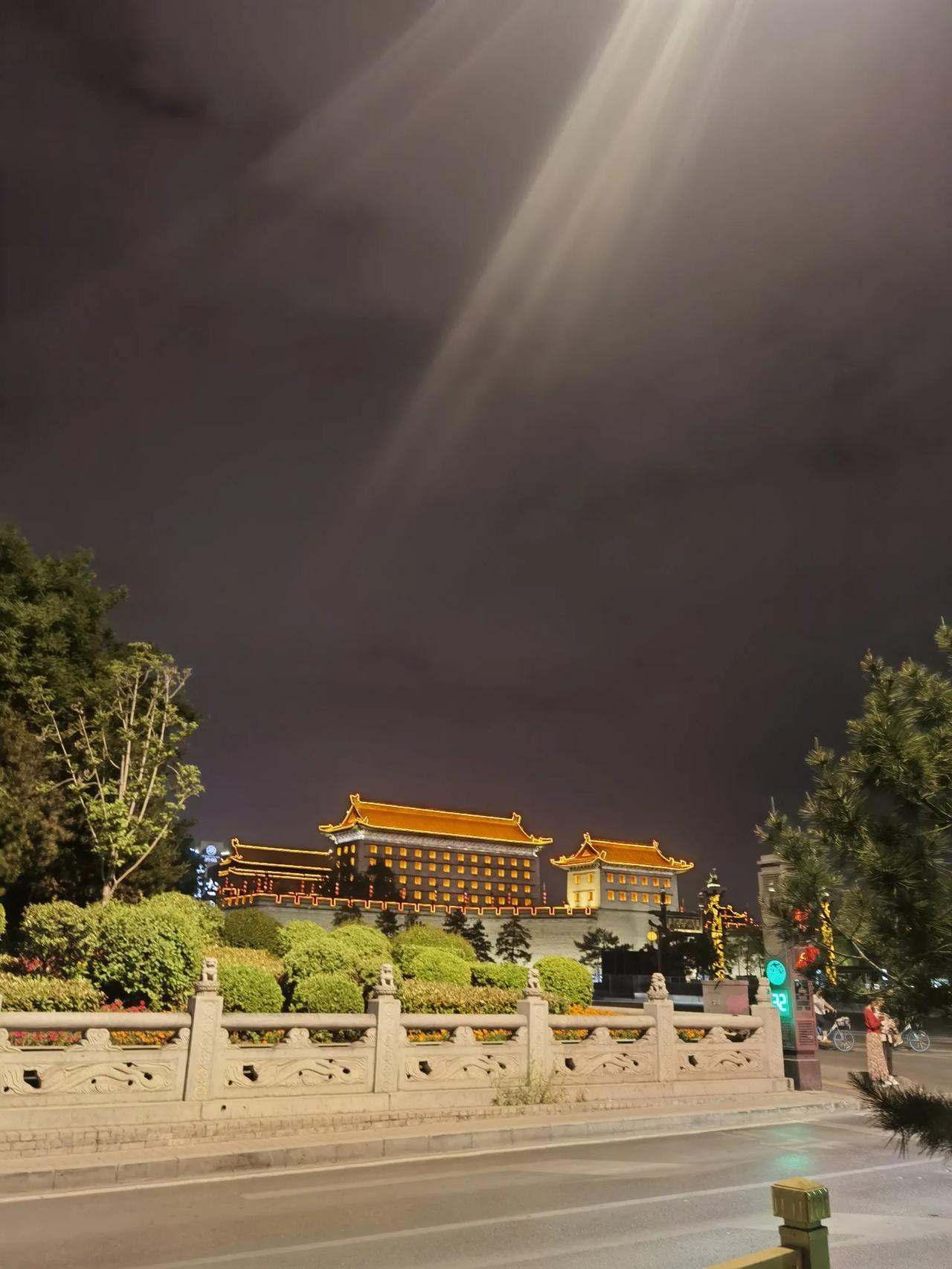公园的夜景随拍看看西安环城公园夜景