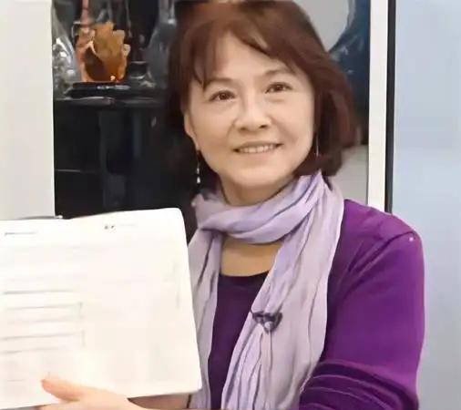 1988年，台湾老兵带着妻女回大陆看望原配妻子，没曾想，等了他50年的原配妻子，