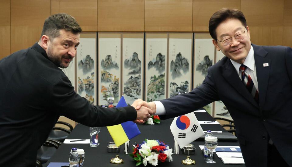泽连斯基去韩国化缘，被拒绝了，给点医疗打法了……泽连斯基释放了朝鲜一个90余