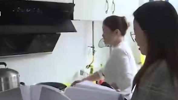 湖南，一男子婚后认为妻子生下的孩子并非亲生，先后进行了三次亲子鉴定，可男子却依然