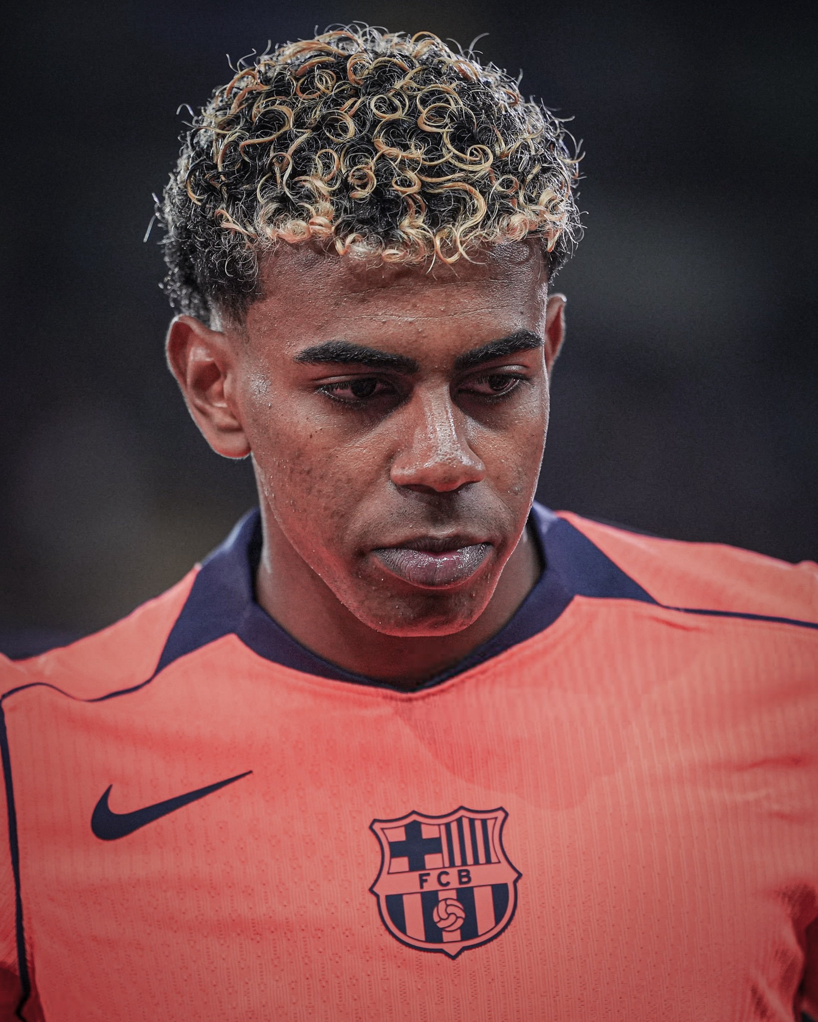 亚马尔：我从未感到过压力，而且我认为我以后也不会感到压力。我觉得我的父母作为年轻