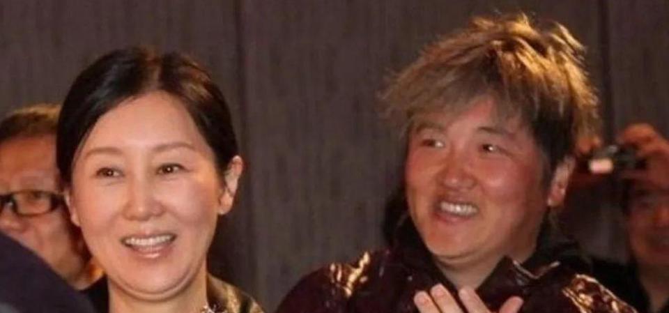 孙楠和买红妹离婚九年了，孩子被送去“女德学校”，妈妈才知道。这事儿闹得沸沸扬扬