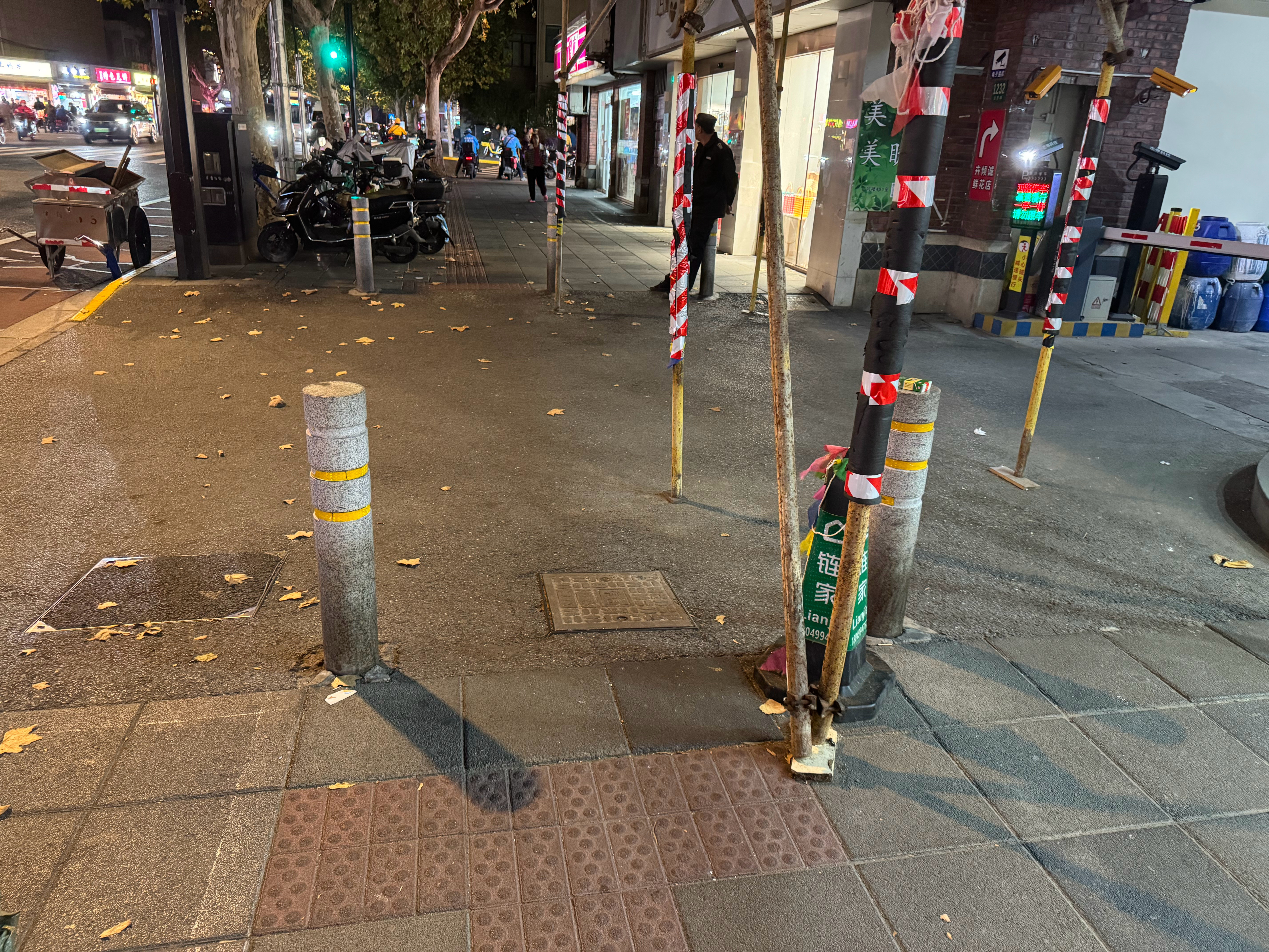 郑智化吐槽深圳机场服务这事能对立成这样，其实根本上是一波人有同理心对上另一波没有