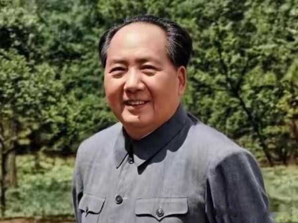 毛主席思想旗帜，是中华民族的制胜法宝，是中国共产党领导和带领人民，从胜利走向胜利