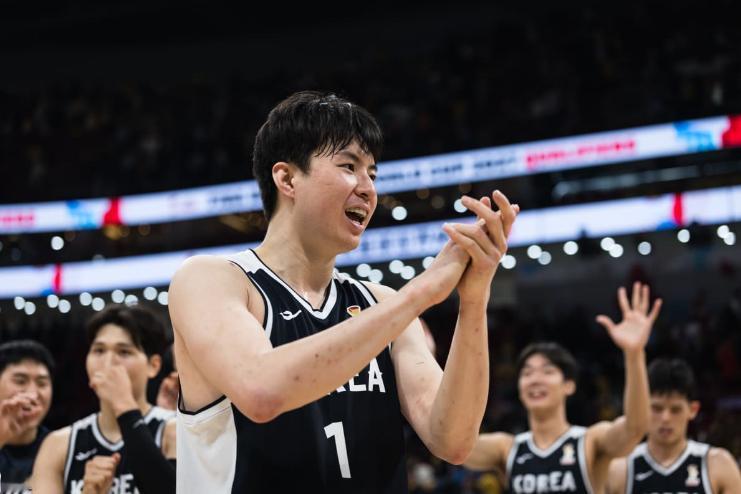 韩国战胜日本夺金，诞生两大事情，中国男篮未来真可能输泰国越南就在昨天，亚运会