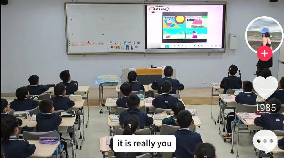 一位英国小学老师，因为在课堂上跟几个穆斯林小朋友提了一嘴英国的历史传统——比如英