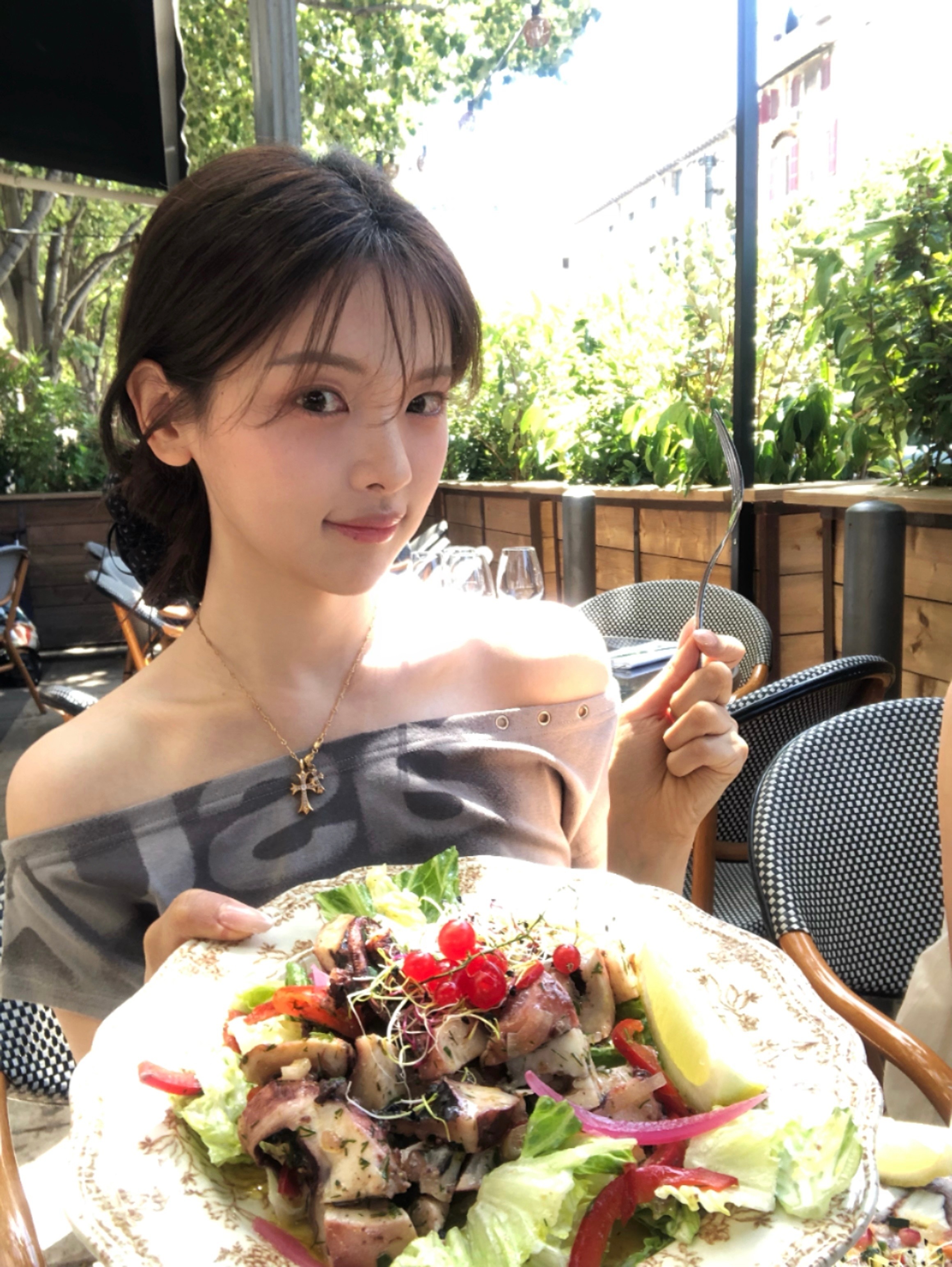 上辈子做了多少好事这辈子给人一种随随便便长成这样子的感觉….