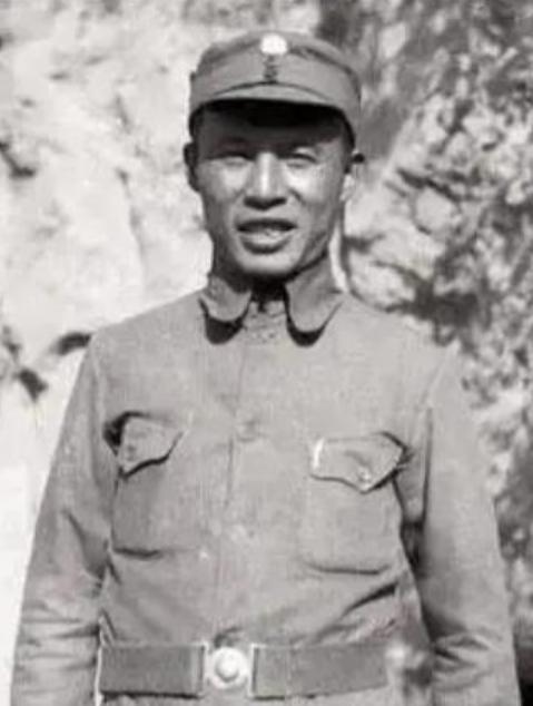 1941年，3000多日军压过来。吕正操通知撤离时，朱占魁正啃着玉米饼子，笑着说
