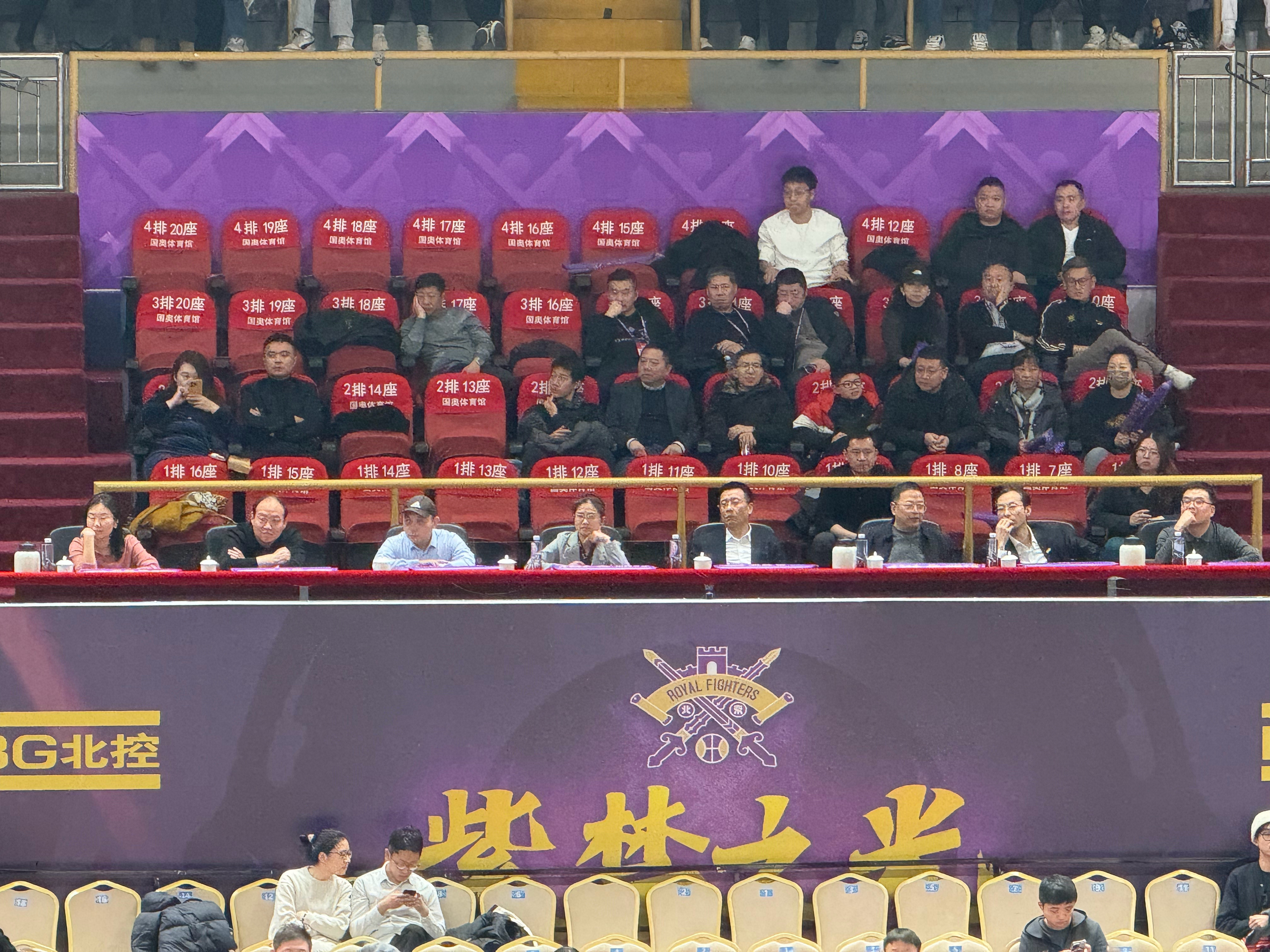 今天北控集团领导集体现场观看比赛，不过比赛打得不算好看，赢得更是惊险。廖三宁又又