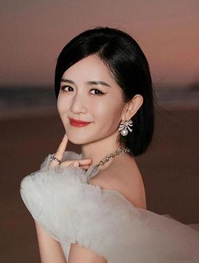 为什么谢娜现在那么惹人反感，让张杰掉粉很多感觉谢娜天生有着一个做生意的圣体一样