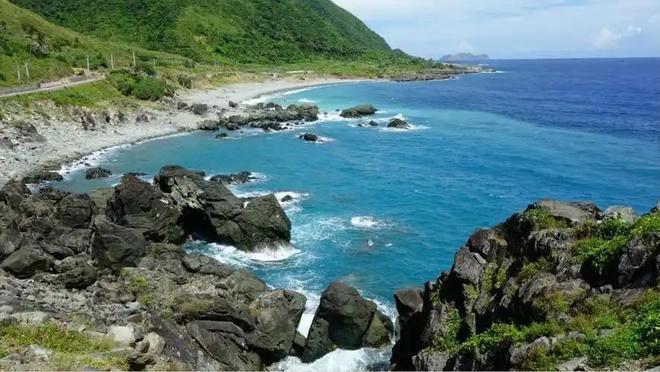 我国台湾岛东边的太平洋上有一个大岛，名字叫兰屿，面积大约45平方公里，是钓鱼岛的