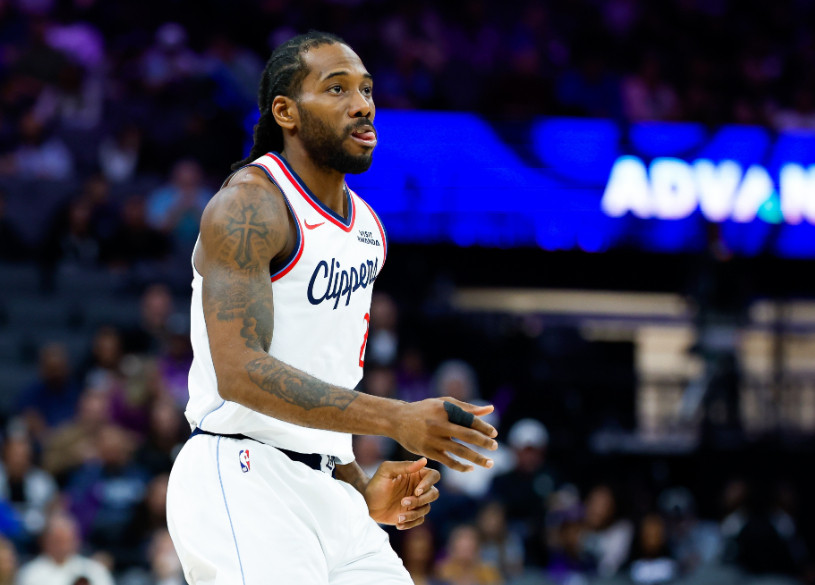 快船115-114险胜掘金。赛后，快船球星伦纳德接受媒体采访。当被问及快船是否有