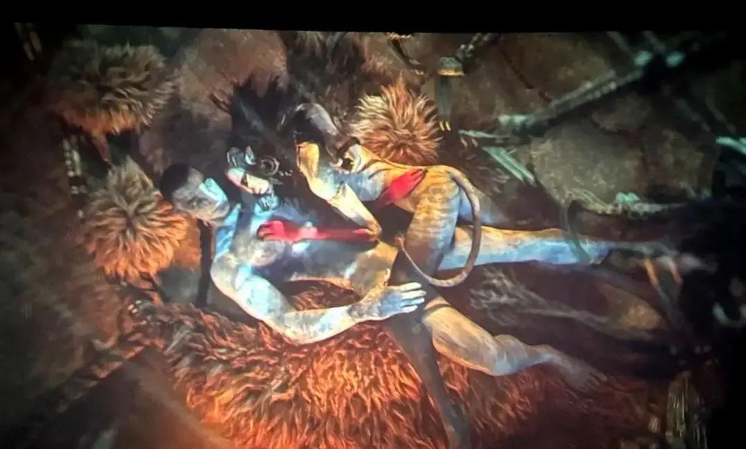 《阿凡达3》一进中国，咔咔剪掉28分钟。大祭司和上校嗑药定灵魂契约那段，一刀没留