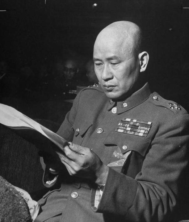 1950年，白崇禧到台湾后，发现老部下朱怀冰竟是邻居，一时高兴，立刻上门探望。谁