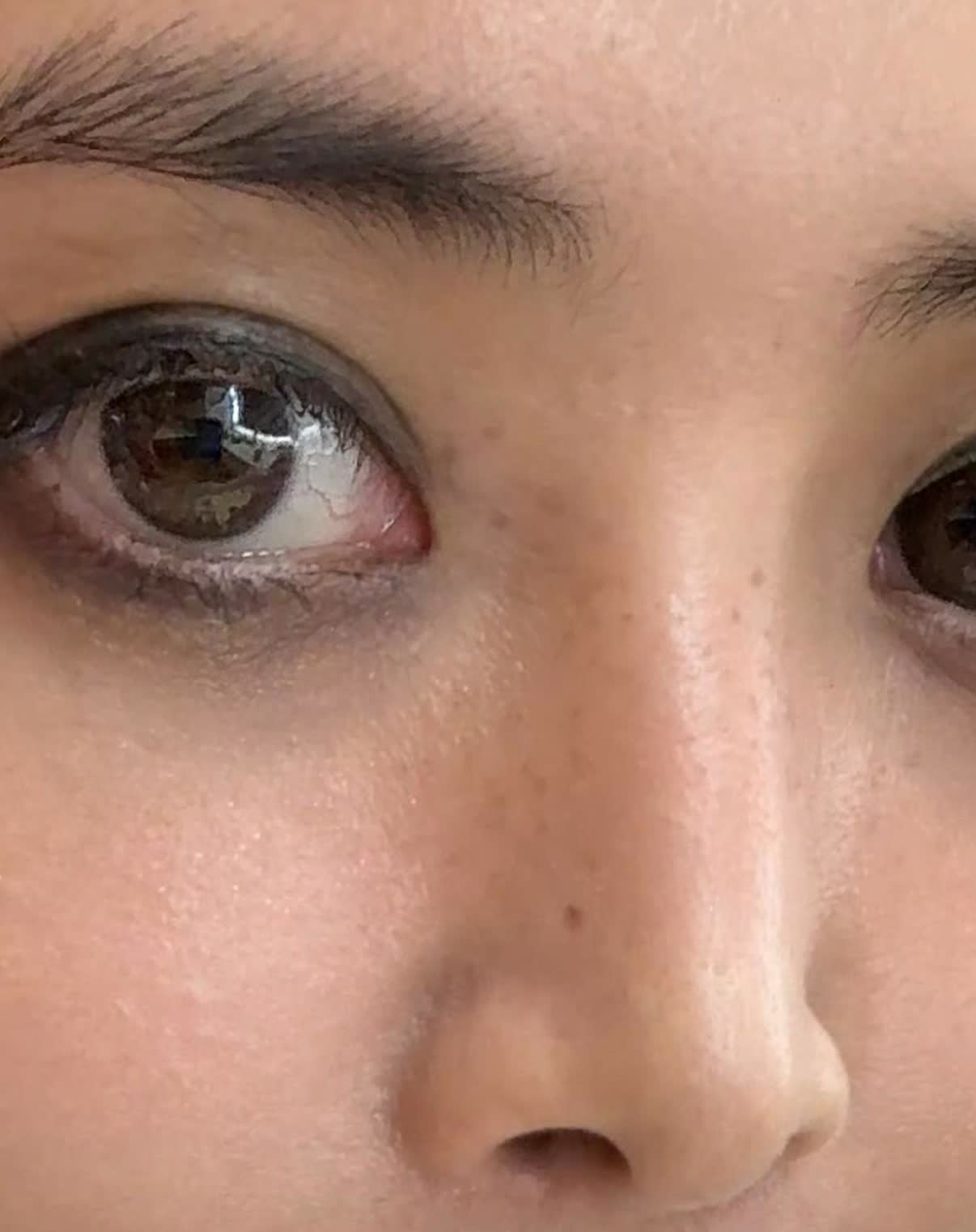 蔡依林脸怼的得这么近，连斑点都看的清，皮肤还这么好！
