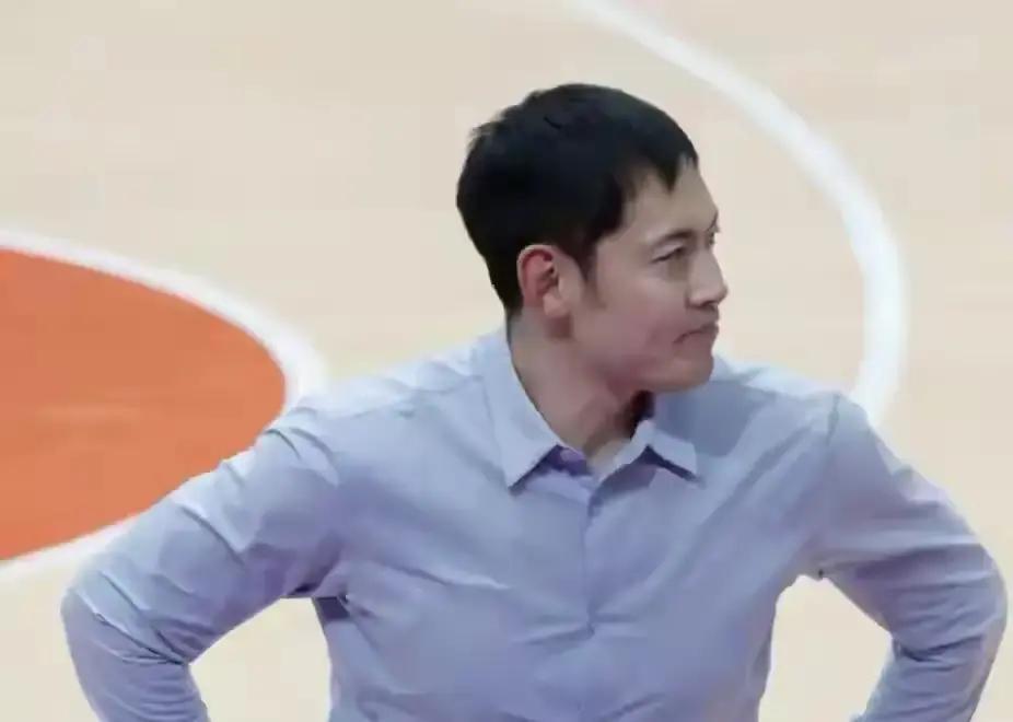 2胜4负时球迷喊下课，现在5连胜杀回前5北控把张庆鹏推上火山口那刻，谁都没