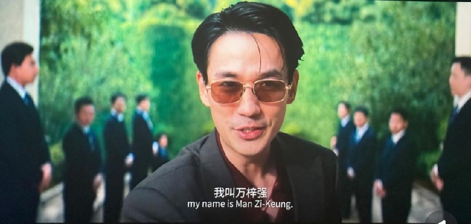 在电影《空枪》的相关评论区，看到了一条意味深长的评论:“香港真的是没有好的年轻好