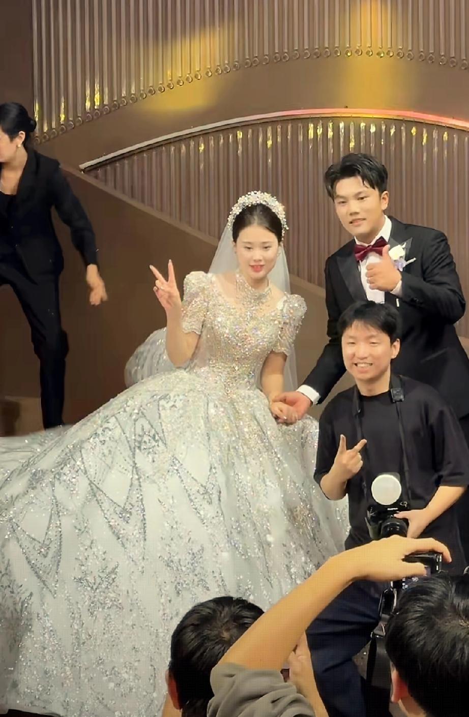 寻亲回家的孩子，解清帅的婚礼最为气派，宴请宾朋40桌，每桌18人，除了自