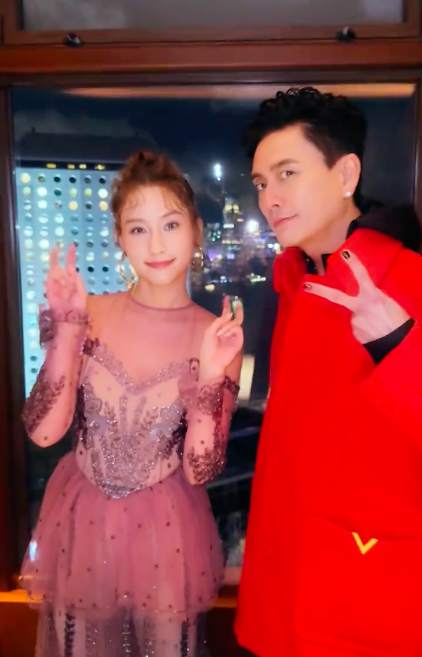 不得不说，黄宗泽的魅力是真的强，就连被传正在跟老公闹离婚的赌王千金何超莲都刻意跟