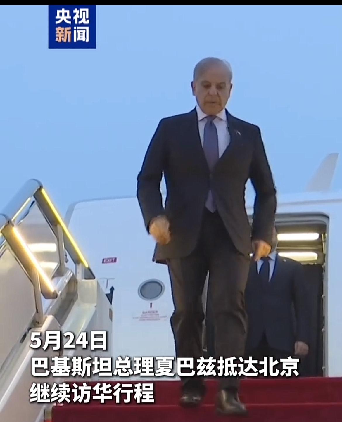 巴基斯坦总理刚抵达中国，巴境内列车随即遇袭爆炸，印度嫌疑极大！据新华社24日