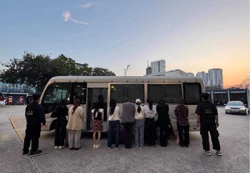香港元朗警区打击非法卖淫活动一直没停。就说12日这次代号「火石」的行动，联同入境