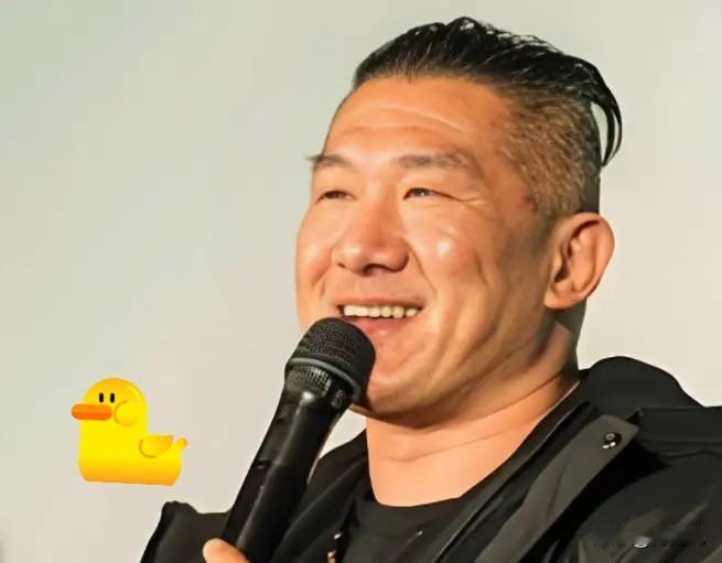 你们发现没?馆长变了,这趟大陆行都不一样了馆长这次来大陆没去繁华地段,而是