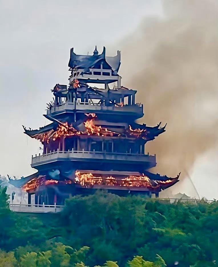 文昌阁起火这事儿，今天终于有结果了。很多人一开始都以为是“古建筑遭殃”，甚至以为