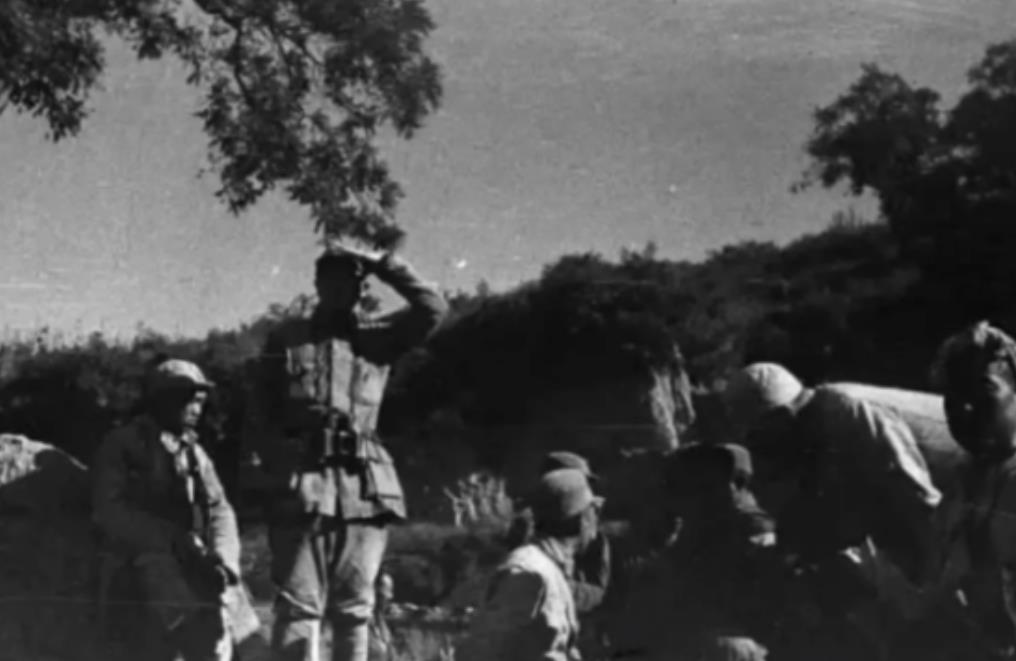 1941年，3000多日军压过来，吕正操通知撤离时，朱占魁正啃着玉米饼子，笑着说