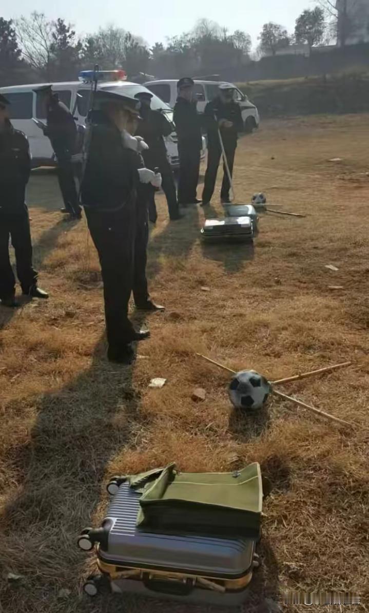 退休老警察回忆九十年代末执行死刑时的场景。当年执行死刑用的还是79式微型冲锋枪