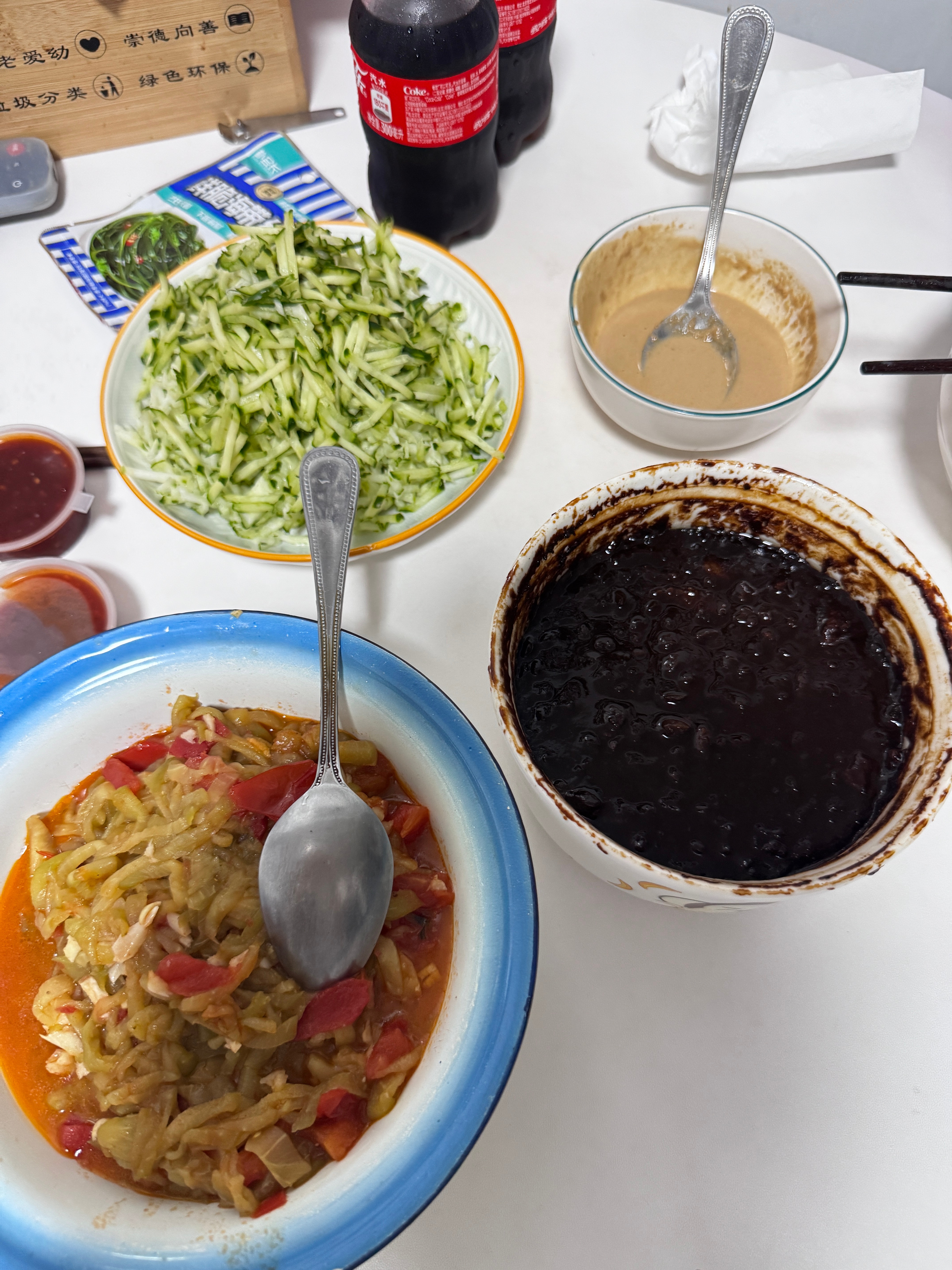 今日晚餐～北京local炸酱面+炸鸡翅这搭配好像是有点怪哈！​​​