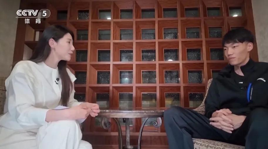 央视体育专访天津男排薛智鸿！央视体育记者报道，体坛晨报今天早上播出本赛季发挥非常