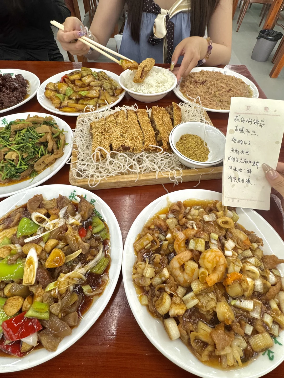 老保定吃了几十年的老店…保定老菜馆排队王