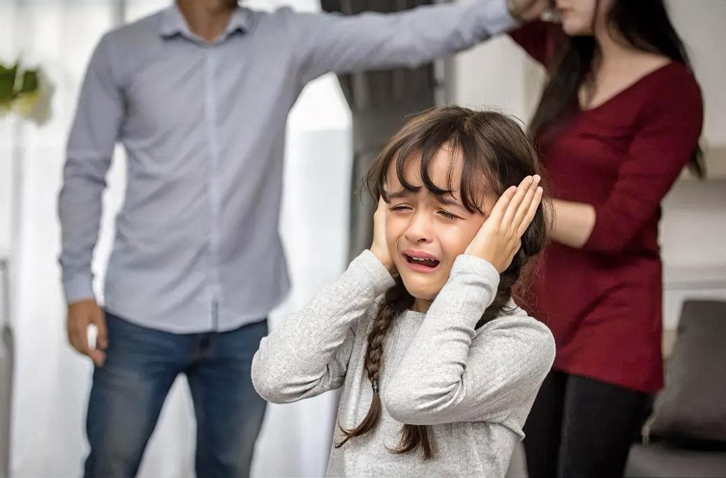 夫妻之间认知差距太大的家庭，是最伤害孩子的。特别是那种：妈妈高敏感、爸爸认知