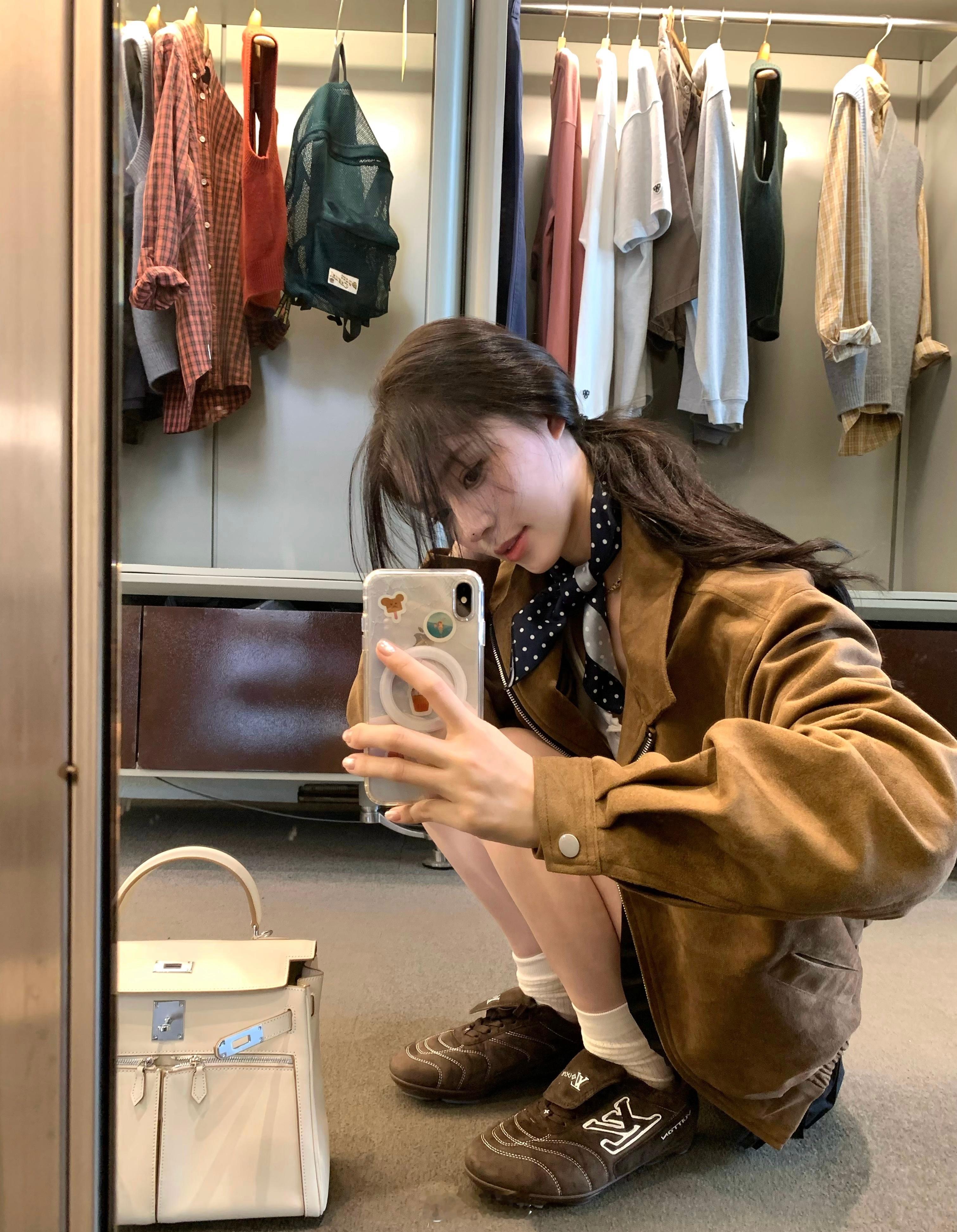刷到一个好看的小姐姐还在用iPhoneXs。​​​