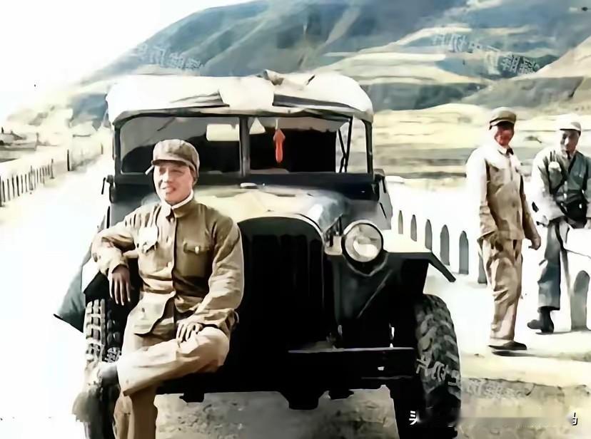 1954年8月23日侦察英雄纪瑞萱（1922-2006.5.27）率一小队侦察兵