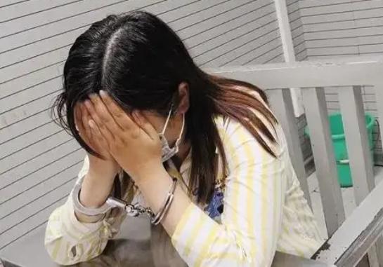 害人不浅！贵州长顺，女子嫌上班辛苦，仗着自己有几分姿色，干起了拿身体赚快钱的勾当