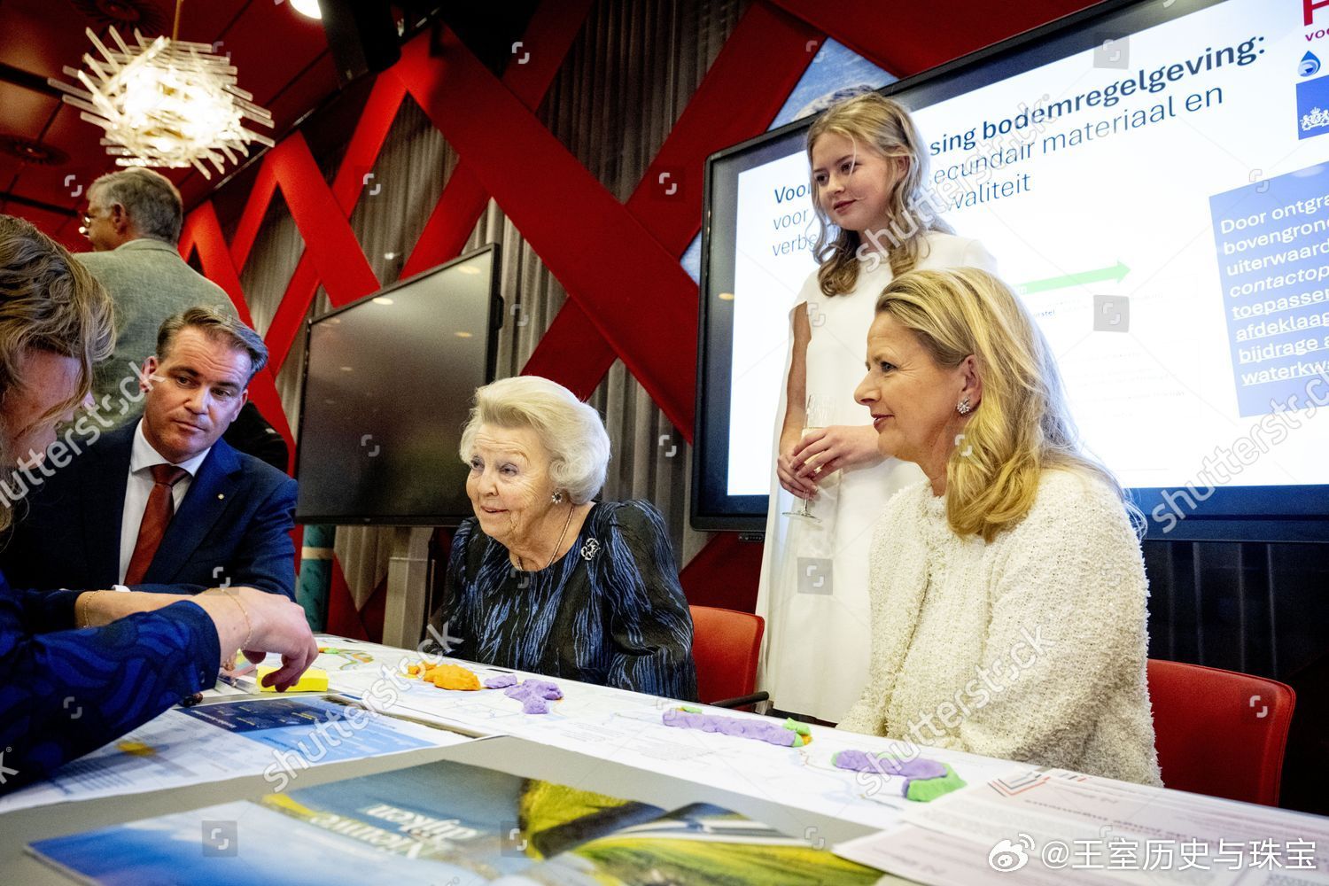 新闻2026.3.11荷兰碧翠丝公主、梅贝尔王妃及其母亲弗洛伦斯，女儿扎里亚