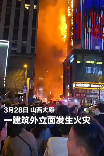 太原那场大火，我们小区业主群炸了。最慌的，是住30楼以上的邻居。以前