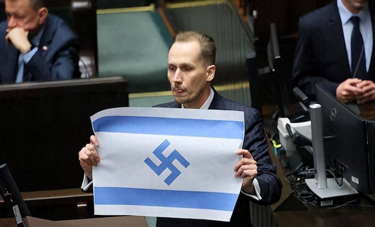 4月14日，波兰极右翼政党“自由与独立联盟”议员康拉德·贝尔科维奇在议会下议院演