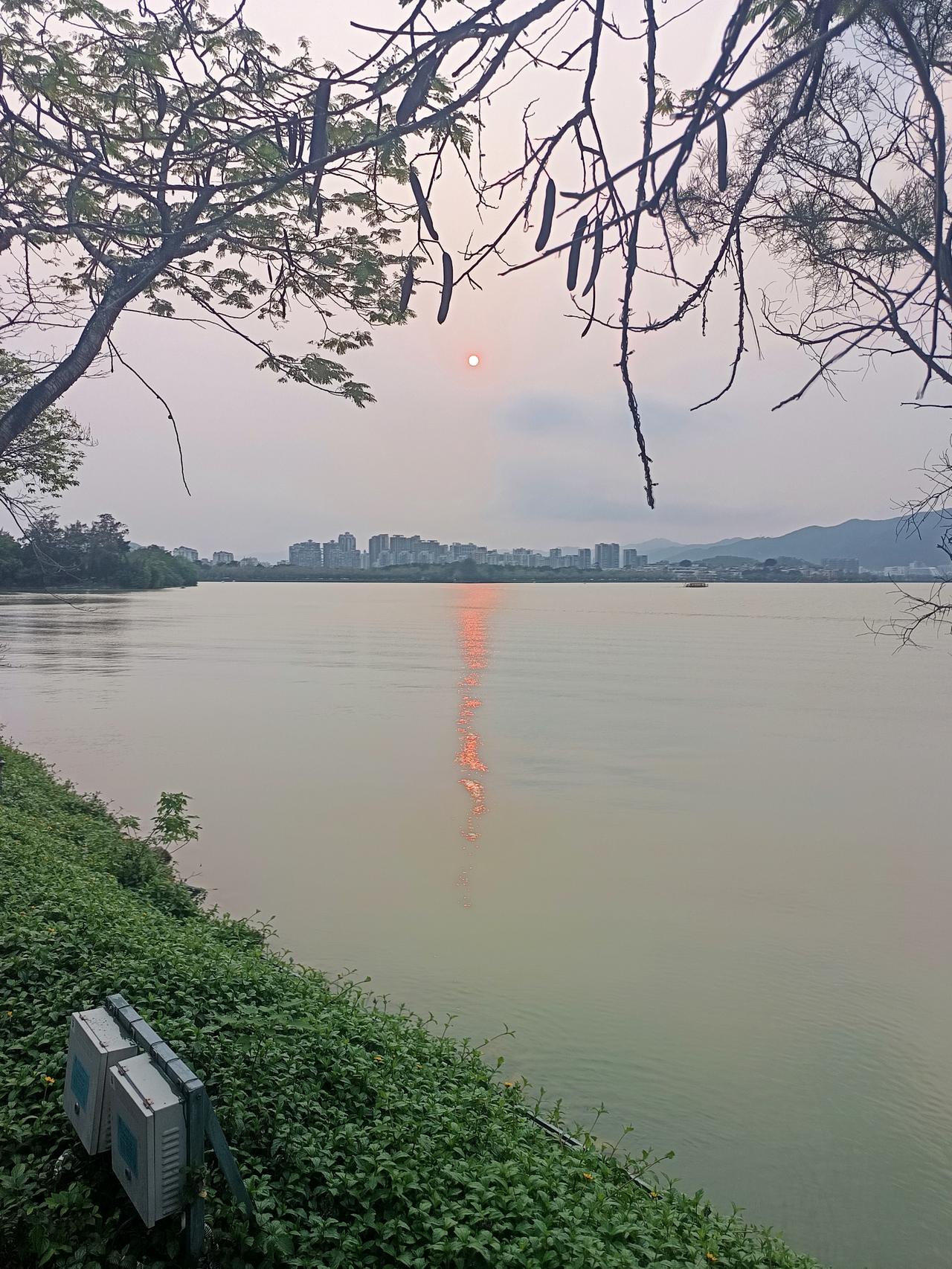 我在星湖边终于知道了为什么风景这么美游客却依然这么少你敢相信吗？这里