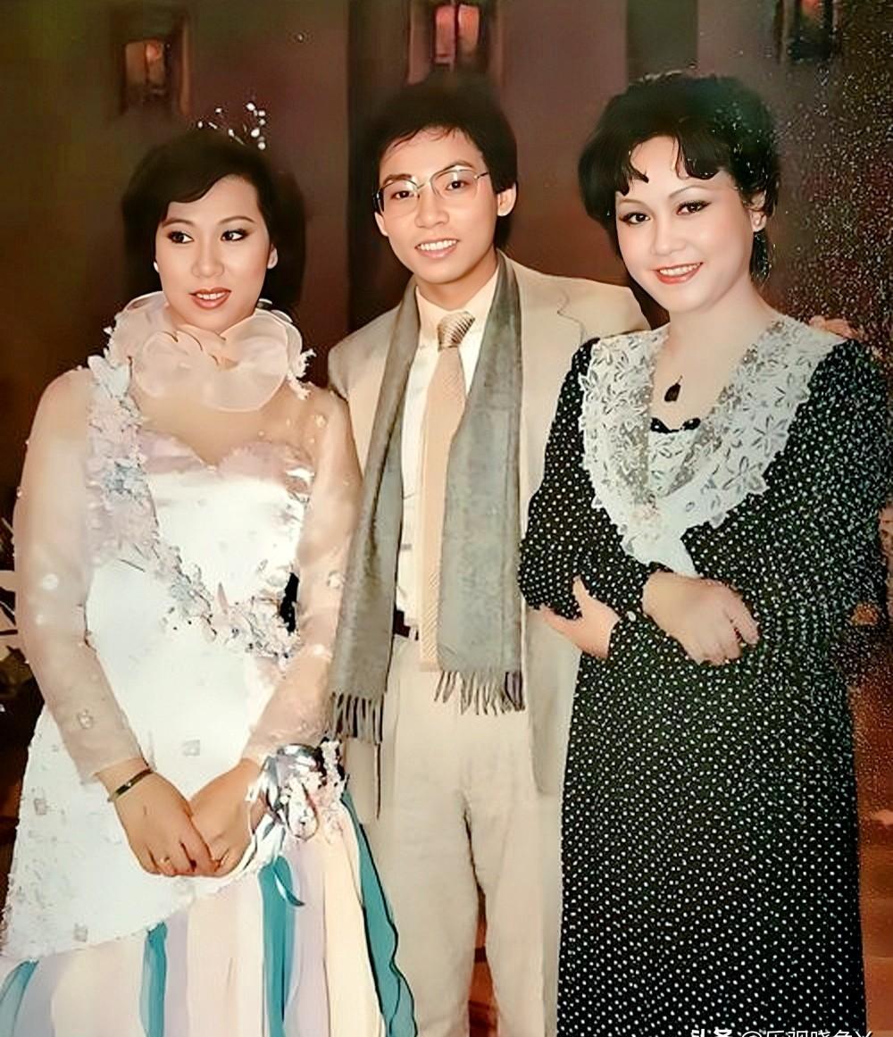 一张40年的旧照，炸出了华语乐坛的“第一次”心跳。别再只记得张明敏那件米色西装